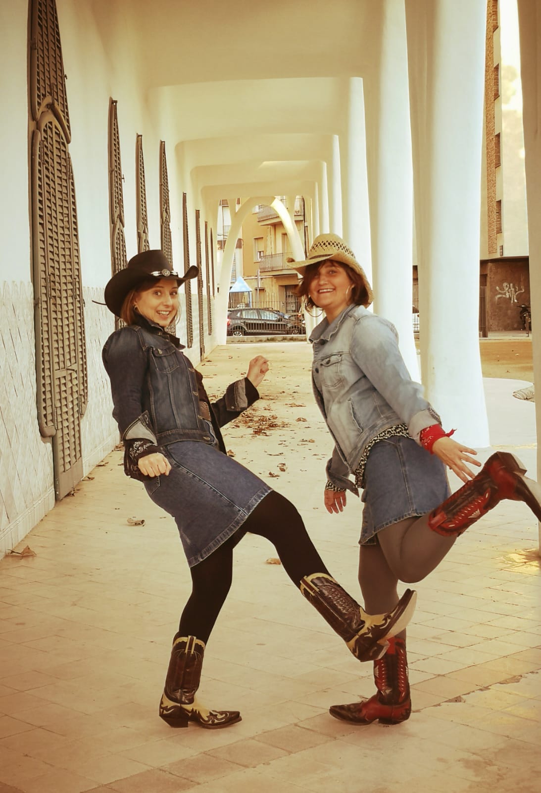 Cowgirls2